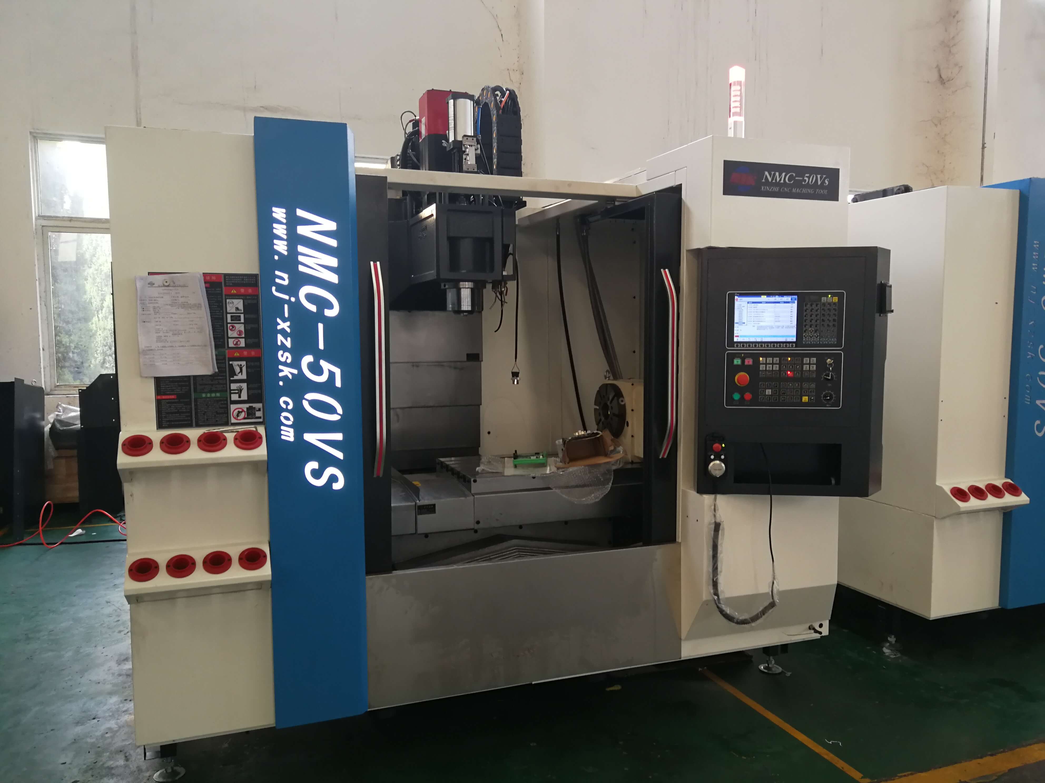 配置華中HNC-808D系統的NMC-50加工中心.jpg 配置華中HNC-808D系統的NMC-50加工中心.jpg